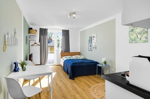 Bed, Living room, Photo of the whole room, Seating area, Dining area, Bedroom