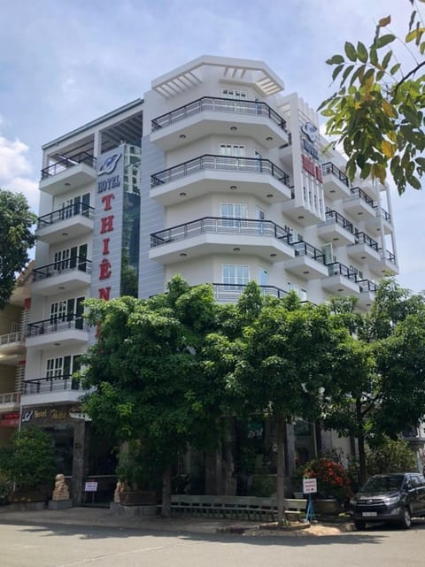 Property building, Day, Location