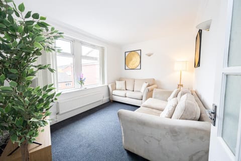 The Burton- Free Gated Parking Apartment in Manchester