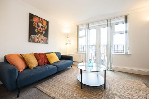 The Burton- Free Gated Parking Apartment in Manchester