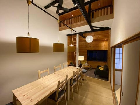 Communal lounge/ TV room, TV and multimedia, Living room, Seating area, Dining area, Evening entertainment