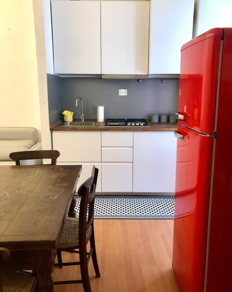 Kitchen or kitchenette, Dining area, stove