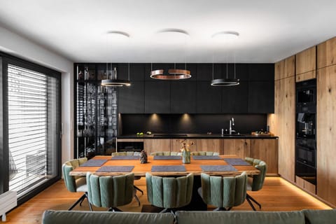 Kitchen or kitchenette, Living room, Seating area, Dining area