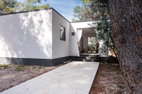 Property building, Day, Garden