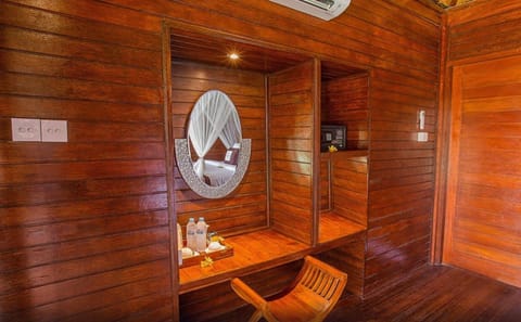 Decorative detail, Bedroom, wardrobe, air conditioner