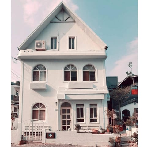 Property building, Day