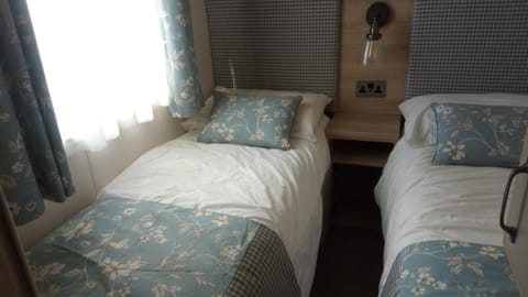 Hoburne Devon Bay stunning 3 bed luxury lodge in Woodland Grove Campground/ 
RV Resort in Paignton