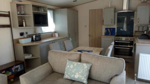 Hoburne Devon Bay stunning 3 bed luxury lodge in Woodland Grove Campground/ 
RV Resort in Paignton