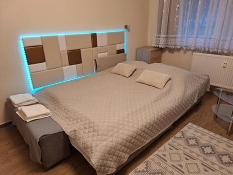 Bed, Living room