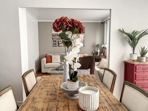 Seating area, Dining area