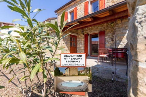 Property building, Garden, Hot Tub, Balcony/Terrace, Garden view