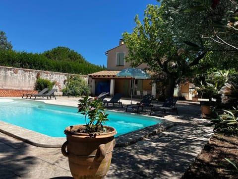 Property building, Garden, Swimming pool