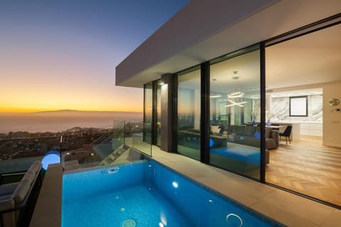 Patio, Natural landscape, Hot Tub, View (from property/room), Balcony/Terrace, Pool view, Sea view, Swimming pool, Sunrise, Sunset, sunbed