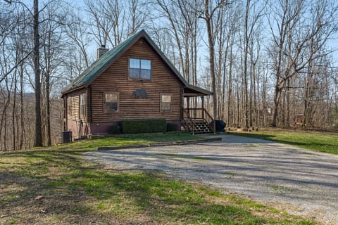Bear Necessities located near East Port Marina & Dale Hollow House in Tennessee