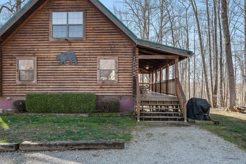Bear Necessities located near East Port Marina & Dale Hollow House in Tennessee