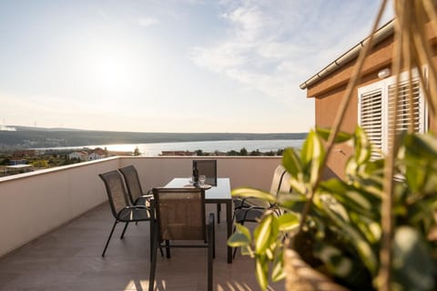 Day, View (from property/room), Balcony/Terrace, Dining area, Mountain view, Sea view