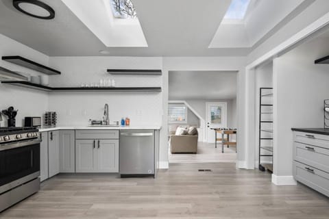 Sulcata Paradise House in Beaverton