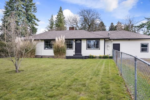 Sulcata Paradise House in Beaverton