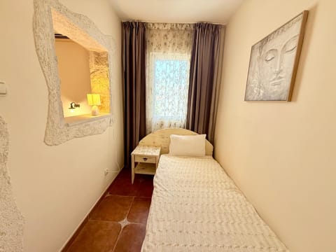 Bed, Decorative detail, Bedroom, wardrobe