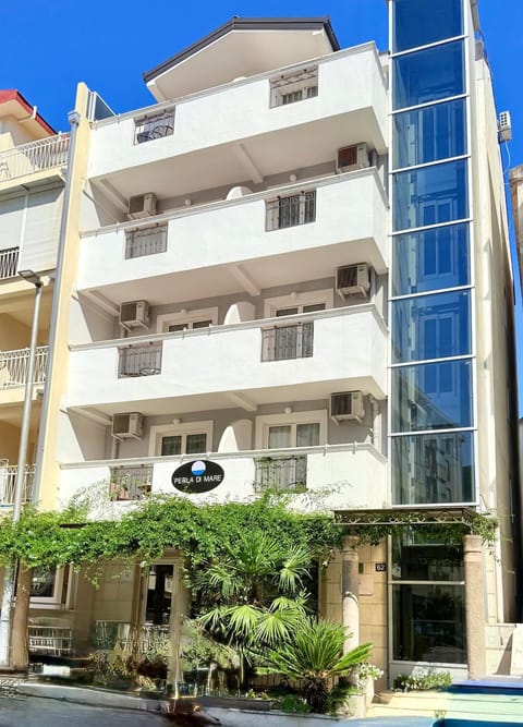 Property building, Facade/entrance, Day, Property logo or sign, Property logo or sign, Garden, Balcony/Terrace, Guests, furniture, furniture, elevator, air conditioner, air conditioner