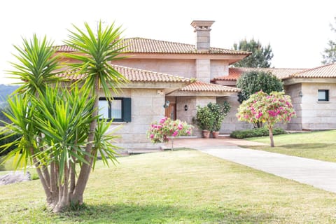 Property building, Spring, Day, Garden, Garden view