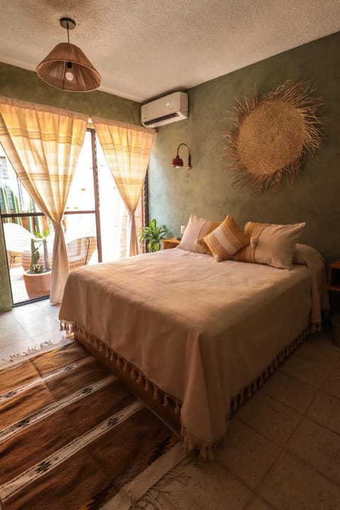 Bed, Photo of the whole room, Bedroom, air conditioner