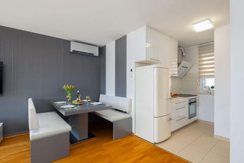 Comfortable Penthouse Apartment - Sita Apartment in Podstrana