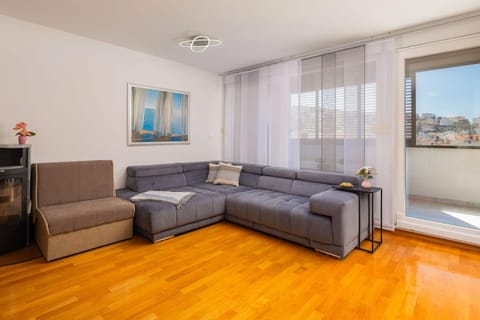 Comfortable Penthouse Apartment - Sita Apartment in Podstrana