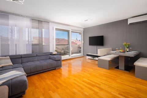 Comfortable Penthouse Apartment - Sita Apartment in Podstrana