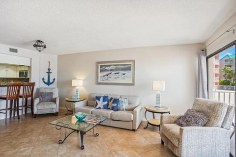 Beach Palms- Unit 102 Apartment hotel in Redington Shores