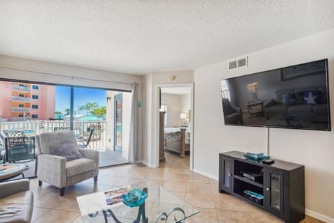 Beach Palms- Unit 102 Apartment hotel in Redington Shores