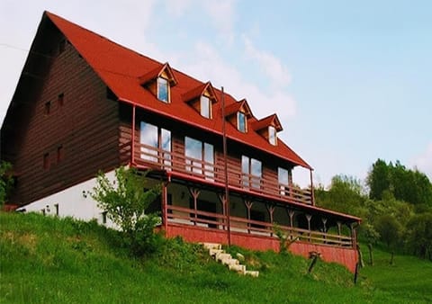 Property building, Natural landscape, Balcony/Terrace, Mountain view