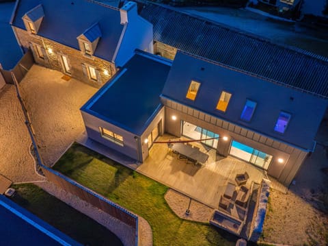 Villa en bord de mer avec piscine intérieure Villa in Trégunc