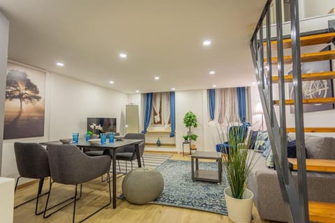 Communal lounge/ TV room, TV and multimedia, Living room, Seating area, Evening entertainment