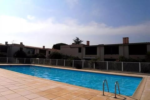 Pool view, Swimming pool, Swimming pool, sunbed