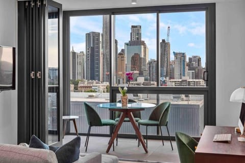Day, View (from property/room), Balcony/Terrace, Living room, Seating area, Dining area, City view