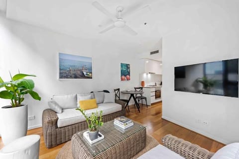 Communal lounge/ TV room, TV and multimedia, Living room, Seating area