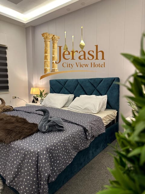 Bed, Photo of the whole room, Bedroom, Text overlay, towels