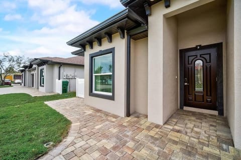 Family Villa King Bed, 3 bedrooms 2baths, 7 guests, Close to Beaches, Golfing, Fishing House in Rotonda West