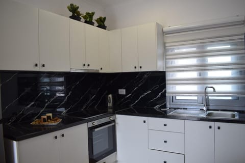 Sunset Cottage 1 Apartment in Ksamil