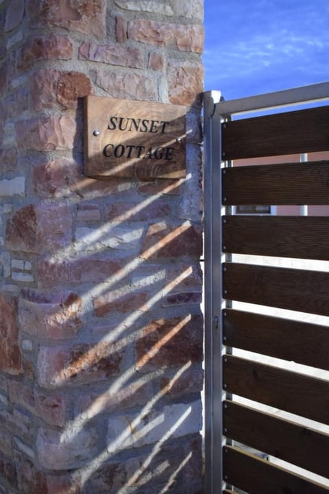 Sunset Cottage 1 Apartment in Ksamil