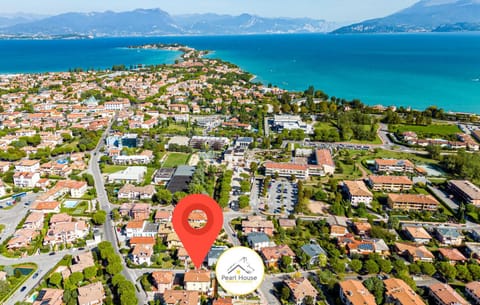 Property building, Staff, Staff, Restaurant/places to eat, Bird's eye view, Summer, Hot Tub, City view, Garden view, Lake view, Landmark view, Mountain view, Pool view, Swimming pool, Seasons, Quiet street view