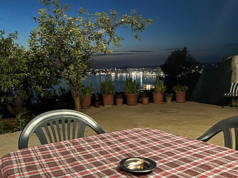 Natural landscape, View (from property/room), Balcony/Terrace, Dining area