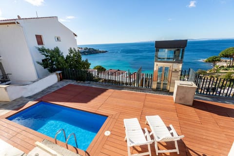 Day, View (from property/room), Balcony/Terrace, Seating area, Pool view, Sea view, Swimming pool, sunbed