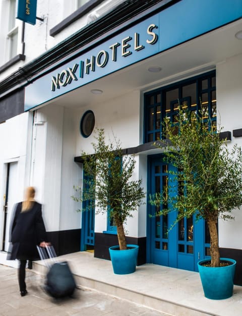 Property building, Facade/entrance, Property logo or sign, Street view