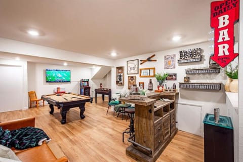 Game Room, Game Room, Living room, Photo of the whole room, Seating area, Evening entertainment