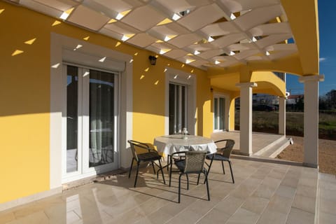 Patio, Balcony/Terrace, Seating area