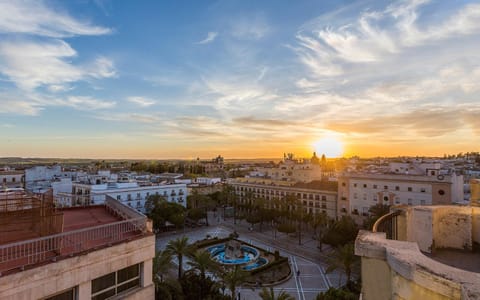 Nearby landmark, City view, Location, Sunset