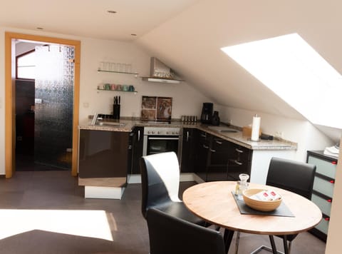 Kitchen or kitchenette, Seating area, Dining area