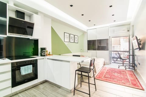 TV and multimedia, Kitchen or kitchenette, Living room, Seating area, Dining area, minibar, oven, pet friendly, stove, toaster